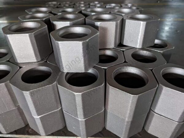 Dadi delle flange delle torri delle turbine eoliche forgiati a caldo in acciaio 42CrMo4