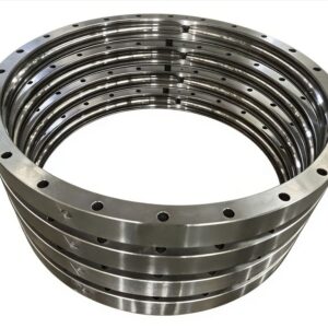 Anello flangiato forgiato con fori per bulloni e superfici di tenuta lavorate