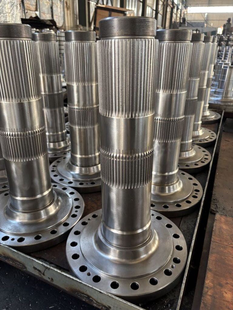 Forged splined shafts with flanges manufactured for industrial transmission systems and heavy-duty equipment